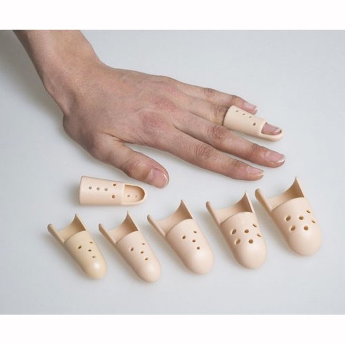 INFIRMERIE: comment confectionner une attelle pour protéger un doigt foulé